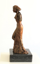 Elegance - vrouwenbeeldje brons