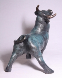 Stier Pankratios - bronzen beeld - blauw-zwart