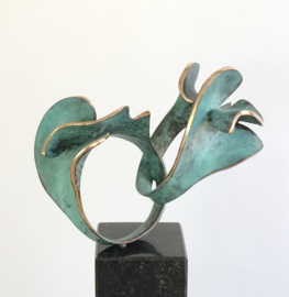 Two hearts together - bronzen huwelijksbeeld
