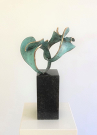 Two hearts together - bronzen huwelijksbeeld