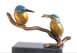 Bronzen beeld ijsvogels  "Sharing together"