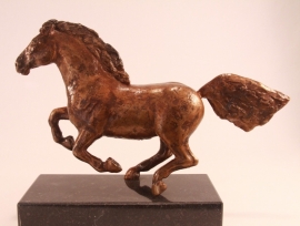Paard in galop - bronzen beeld