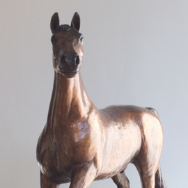 Oplettend paard - bronzen beeld