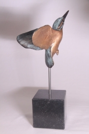 Bronzen beeld ijsvogel