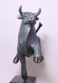 Bronzen stier Eleftherios - blauw zwart