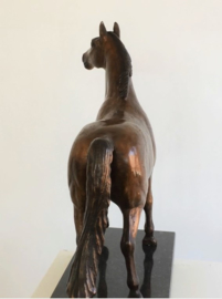 Oplettend paard - bronzen beeld