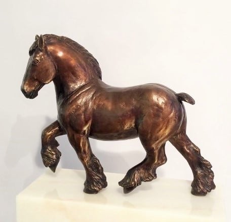 Paardenbeeld - bronzen trekpaard