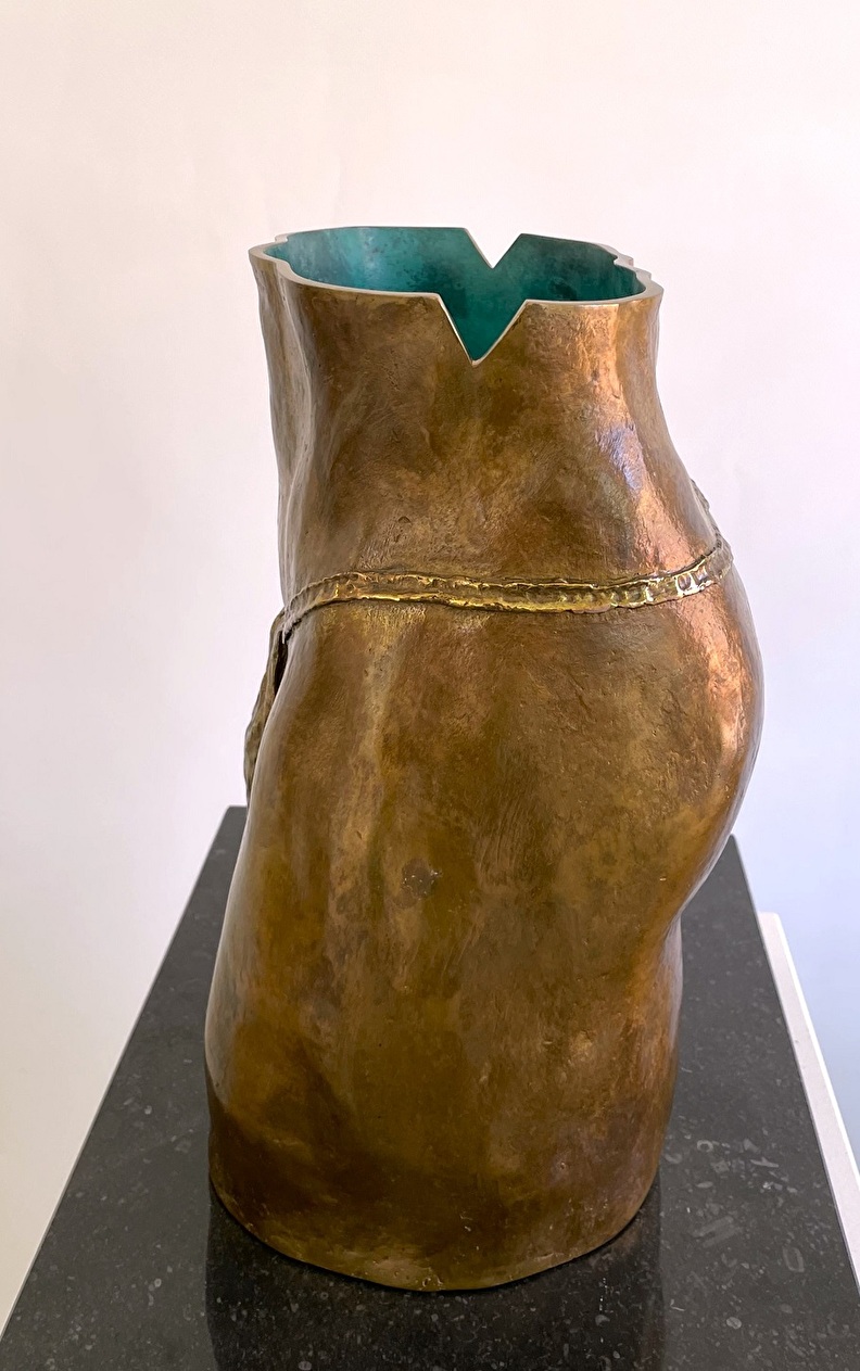 Mannenbeeld met bronzen en blauwe patinetineerd