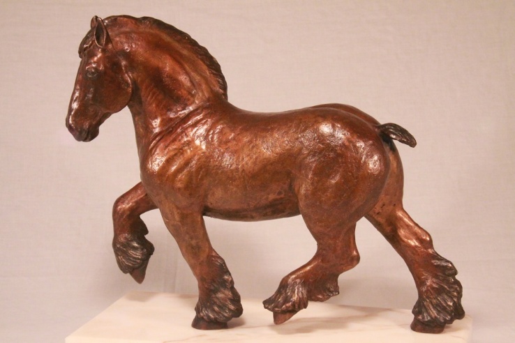 Paardenbeeld Trekpaard - bronzen sculptuur