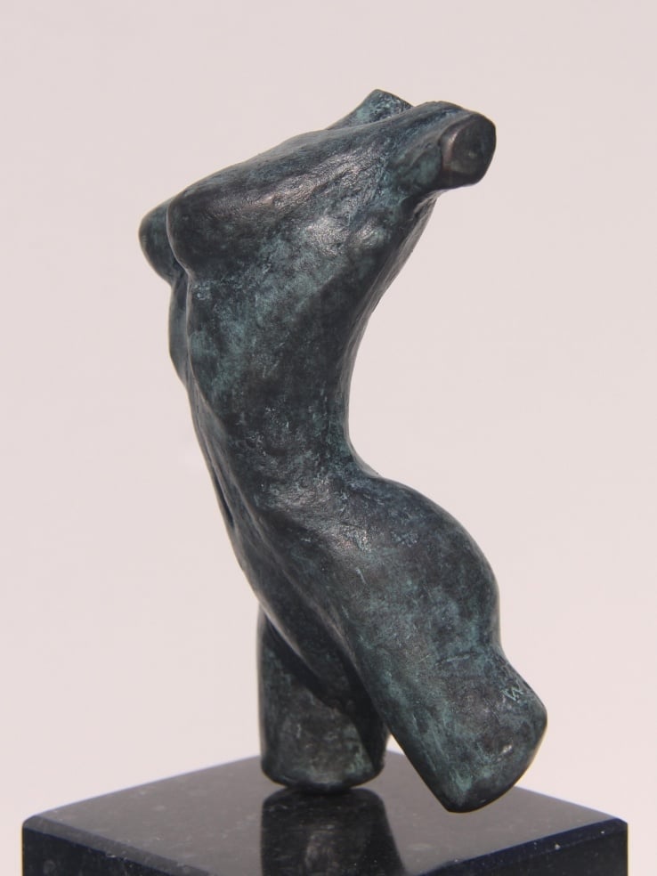 Vrouwentorso Agape - bronzen beeld.jpg