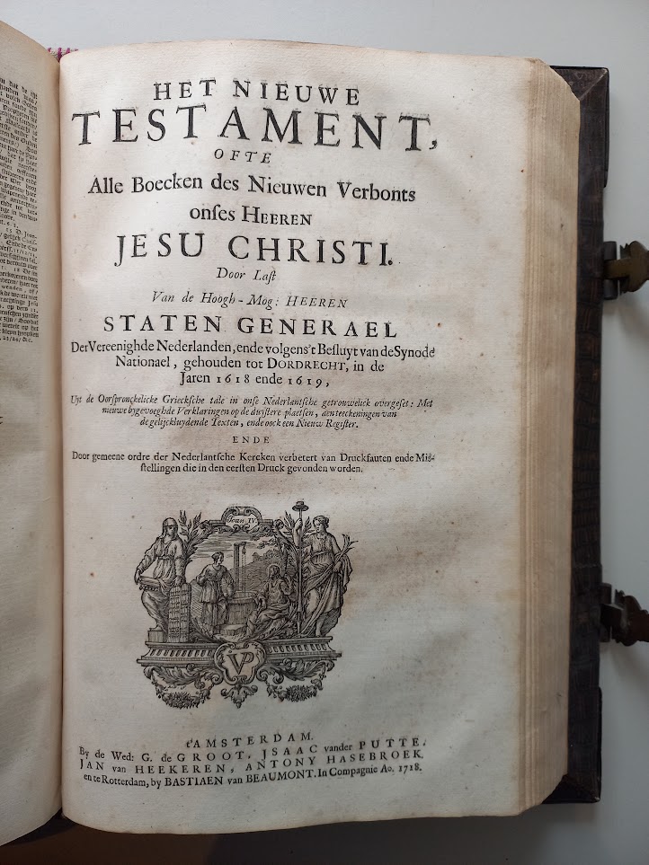 Biblia-Statenbijbel 1718 met koperen sloten en gravures
