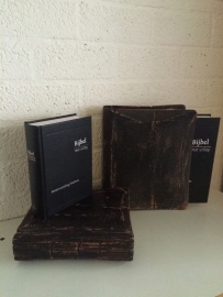 Boekenhoes antique-Bijbel met Uitleg klein formaat (nieuw)