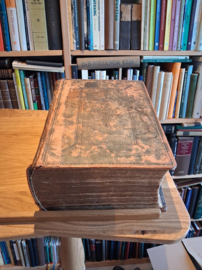 Henry, Matthew (kanttekeningen)-The Family Devotional Bible