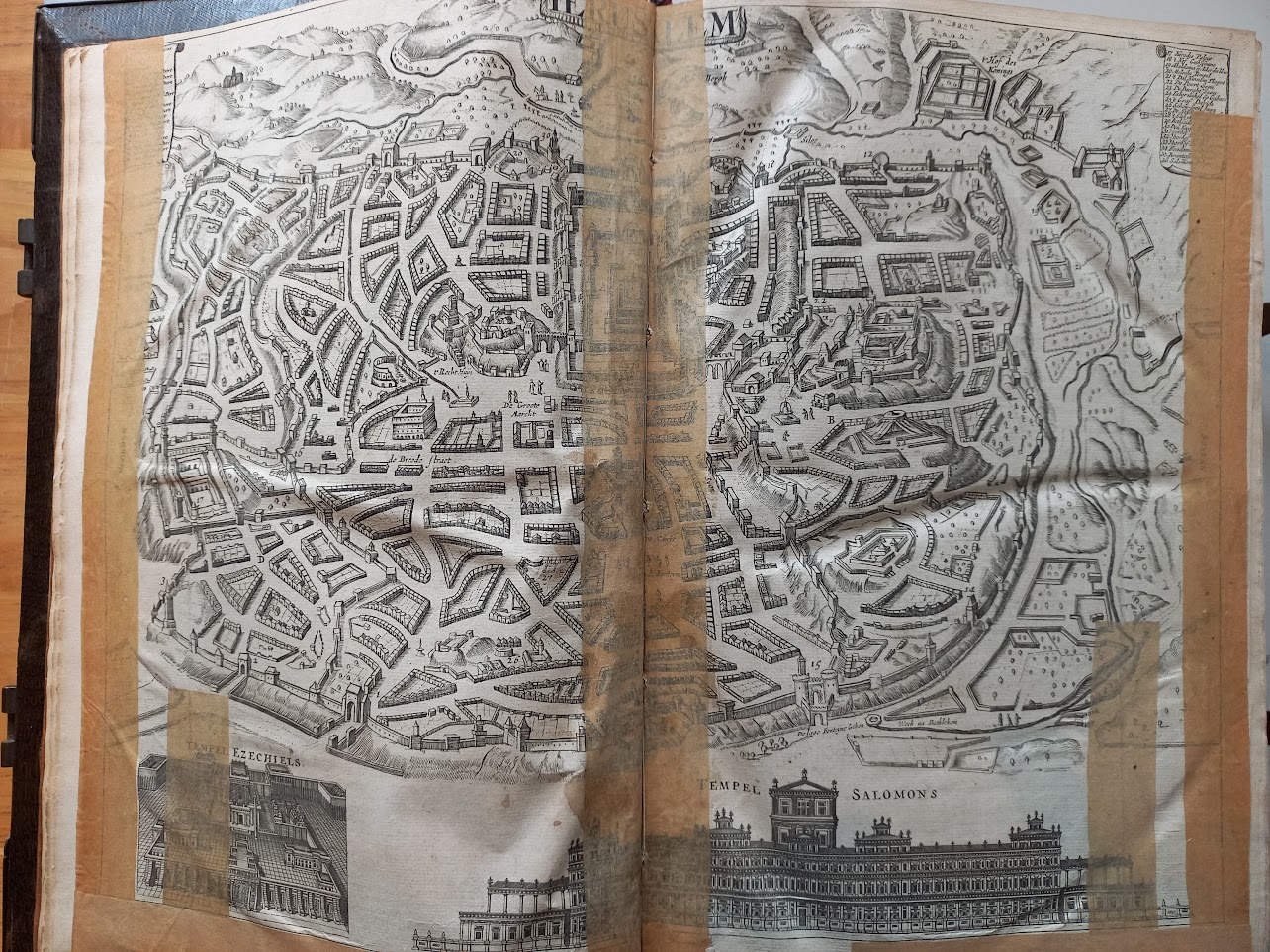 Biblia-Statenbijbel 1718 met koperen sloten en gravures