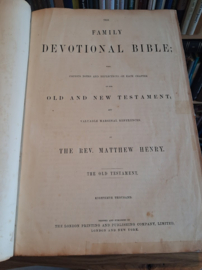 Henry, Matthew (kanttekeningen)-The Family Devotional Bible