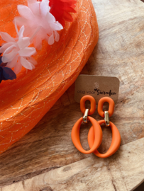 Oranje statement oorbellen