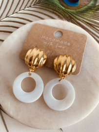 Oorbellen met clips | goud met witte schelphanger