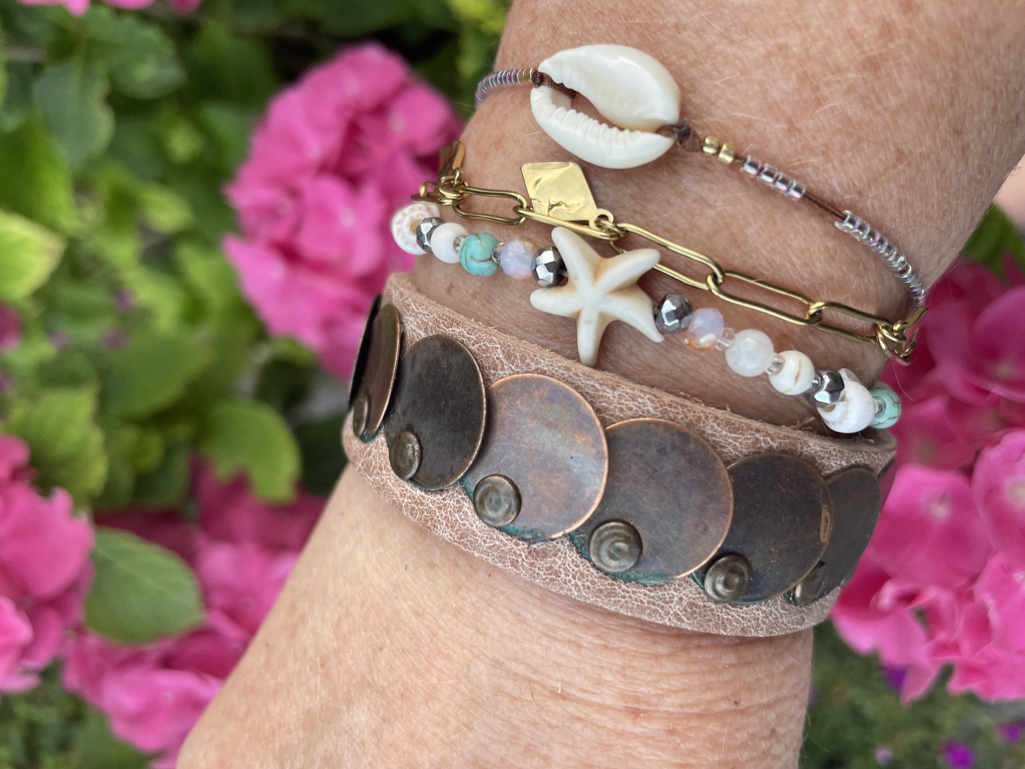 Stoere armband | echt leer | kleur beige met werkje