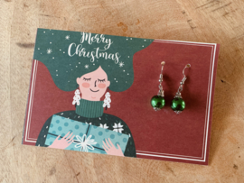 Kerst cadeaukaart met groene oorbellen voor de Kerst