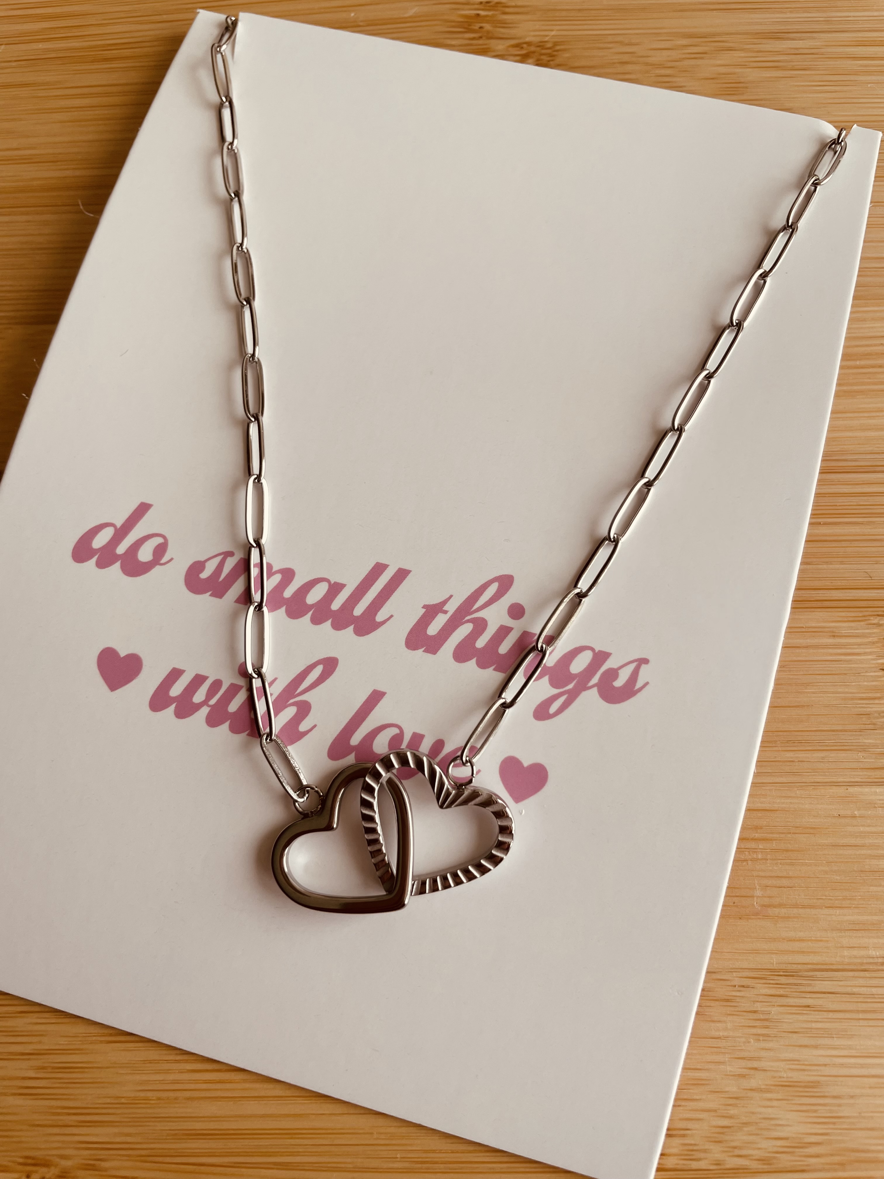 Zilverkleurige ketting hearts