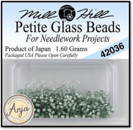42036 Petite Glass Beads Bay Leaf