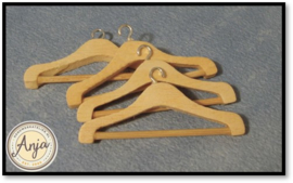 D011 Kleerhangers per vier