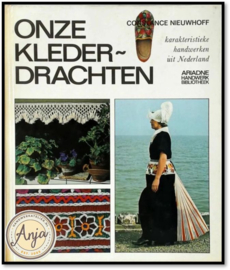 Onze klederdrachten - Constance Nieuwhoff