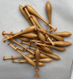 Antieke kantklosjes 24 stuks AK.1