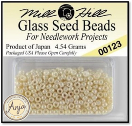 00123 Glass Seed Beads Cream