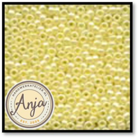 02002 Glass Seed Beads Yellow Creme