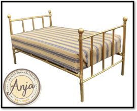 3085 Metalen bed goudkleurig