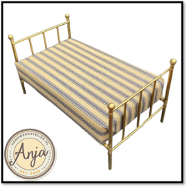 3085 Metalen bed goudkleurig