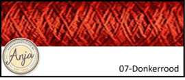M07 Donkerrood