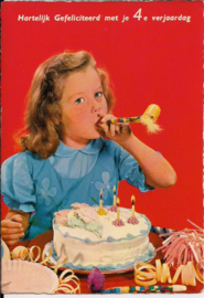 Meisje met taart 4e verjaardag - oude verjaardagskaart [14217]