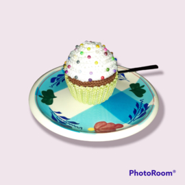 Gehaakte Cupcake met gekleurde sprinkels