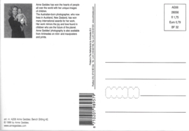 Anne Geddes kaart nr. A208: Zitten op het Tuinbankje #2