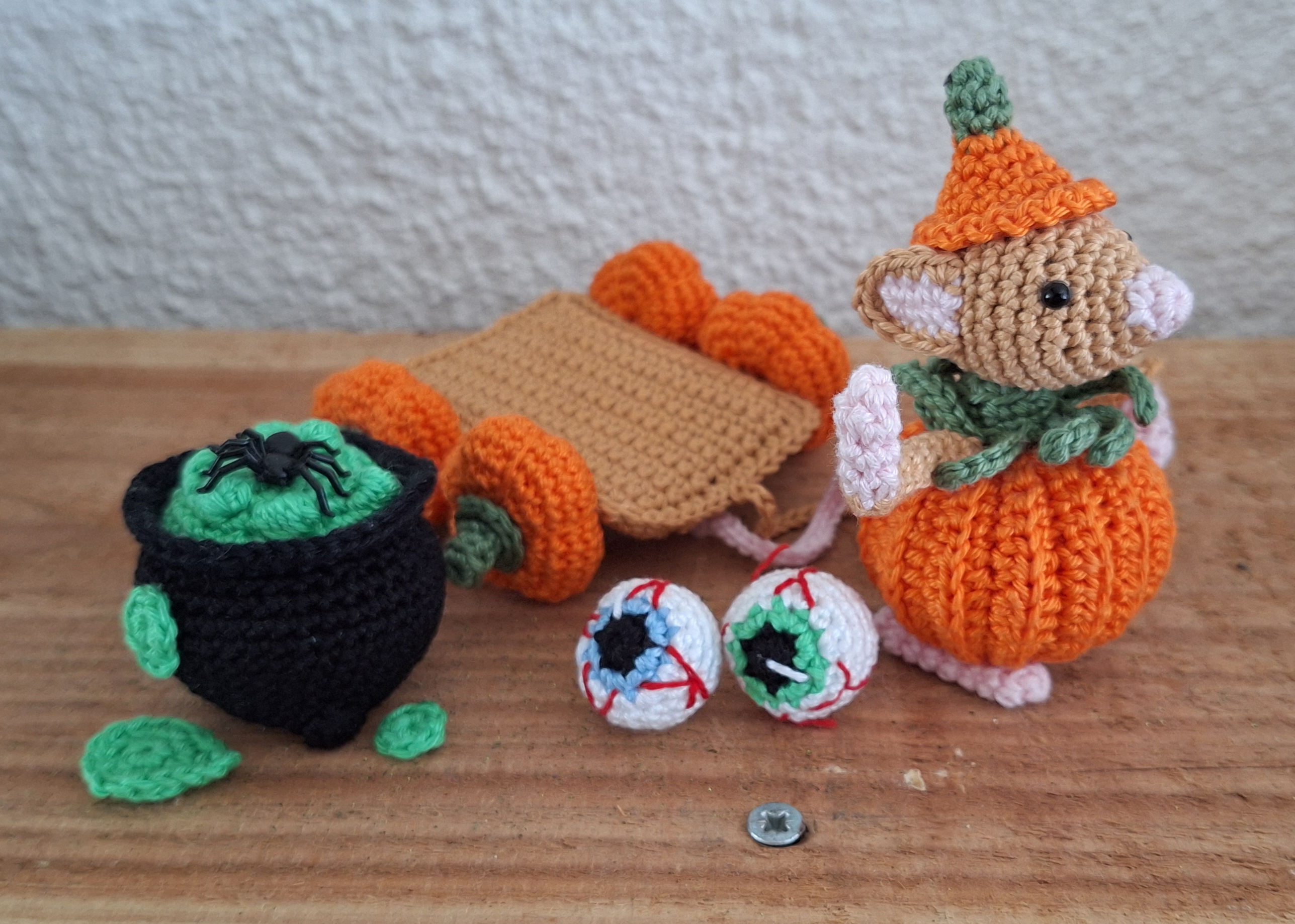 Haakpatroon PDF Halloween Pompoen Muisje met kar