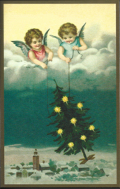 Engelen verplaatsen de kerstboom prentbriefkaart {W222}