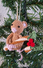 Haakpatroon PDF hanger Muis met Candy Cane