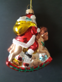 Cadeautjes kerstman te paard kerstornament glas