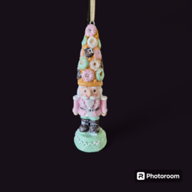 Donut Nutcracker met groene voet kerstornament