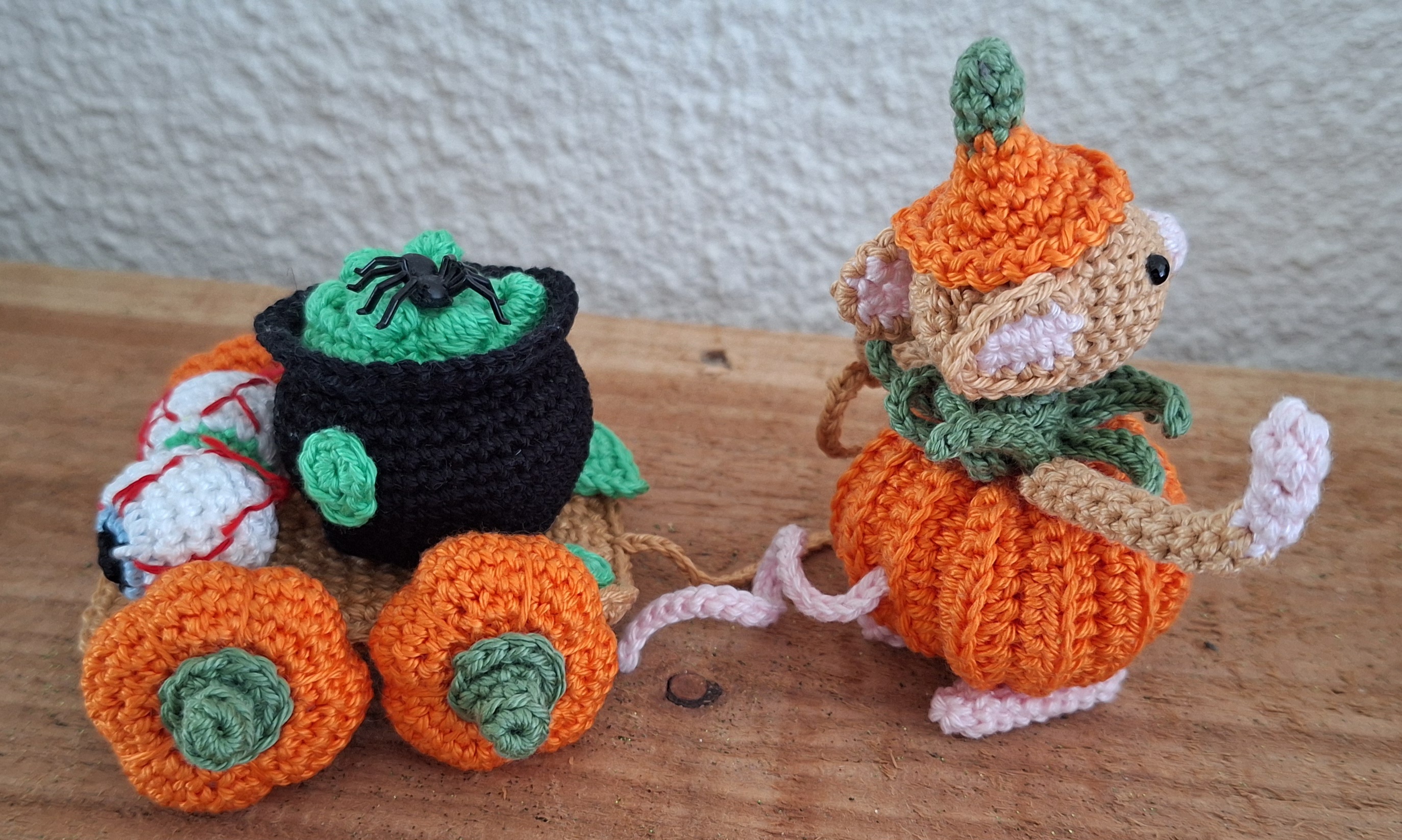 Haakpatroon PDF Halloween Pompoen Muisje met kar