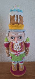 Haakpatroon PDF Roze Koek Nutcracker met taart