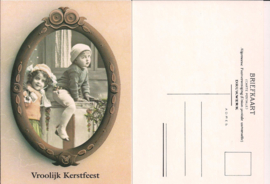 Vrolijk Kerstfeest - Jongen en meisje bij het raam - oude kaart