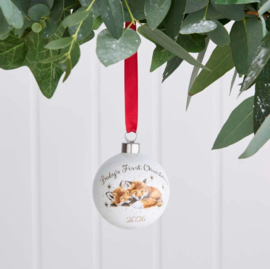 Wrendale Designs Christmas Bauble 'Baby's First Christmas' - 2026 - Bladgoud - Limited Edition