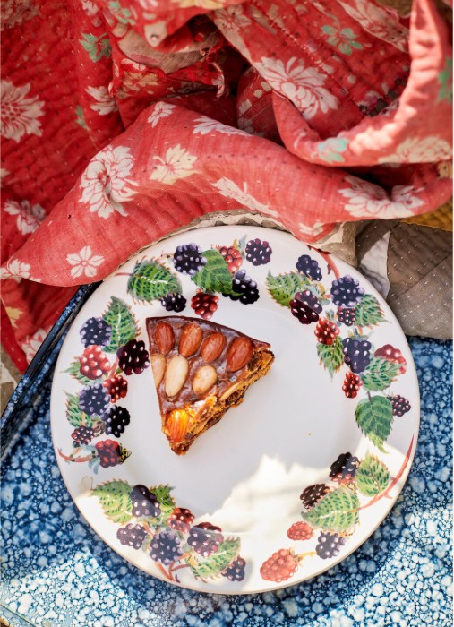 Emma Bridgewater Fruits - Blackberry 8 1/2 Inch Plate