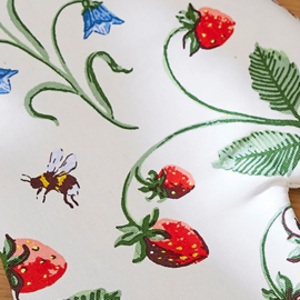 Ulster Weavers Gauntlet - Strawberry Patch