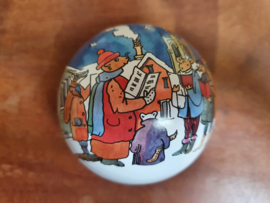 Emma Bridgewater Winter Scene Bauble - Kerstliederen op het plein