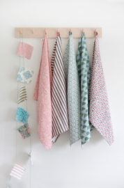 Rozablue Theedoek Floral coral