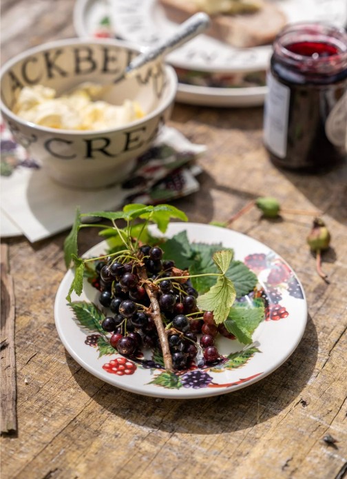 Emma Bridgewater Fruits - Blackberry 6 1/2 Inch Plate